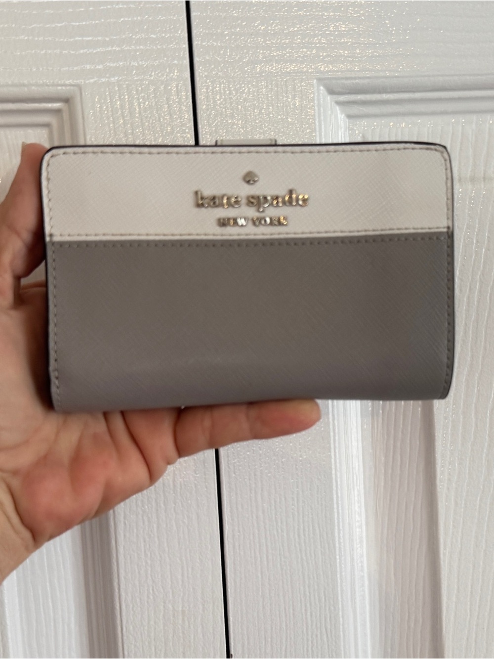 Kate Spade Two-Tone Staci Bifold Medium Wallet Nimbus Gray